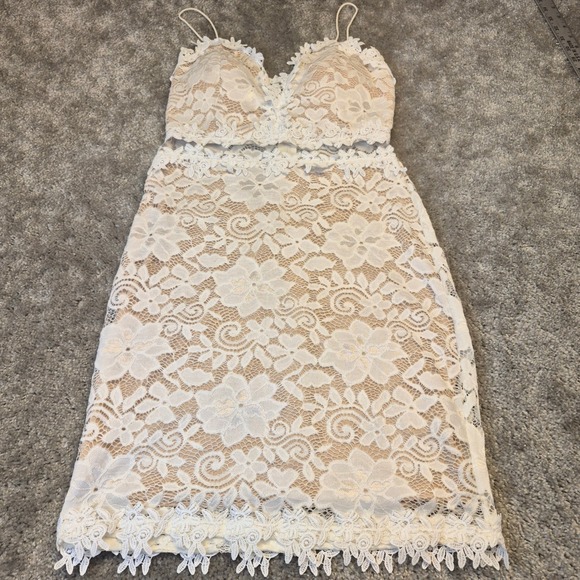 Windsor Dresses & Skirts - Windsor White Floral Lace Mini Dress Nude Lining Spaghetti Strap Size M 08841